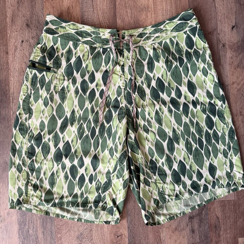 Patagonia Wavefarer Board Shorts Mens Size 33 Green Leaf Swim Surf Water Beach